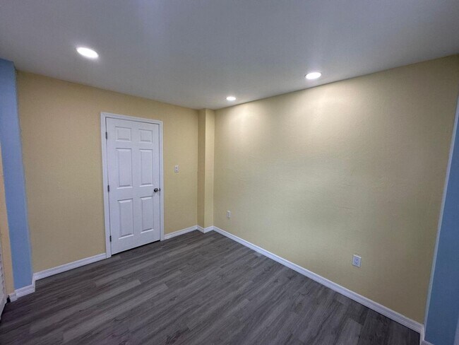 Building Photo - 128 Eucalyptus Ct