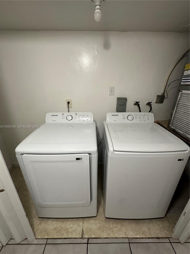 Building Photo - 6636 SW 41st St