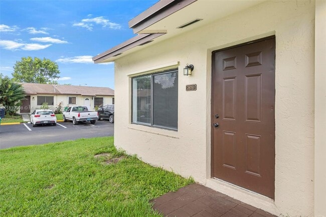 Building Photo - 28151 SW 142nd Ct
