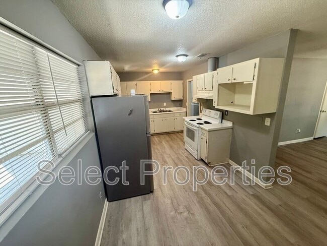 Building Photo - 3505 Fairview Dr