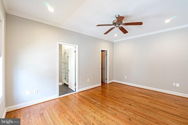 Building Photo - 10 E Reed Ave