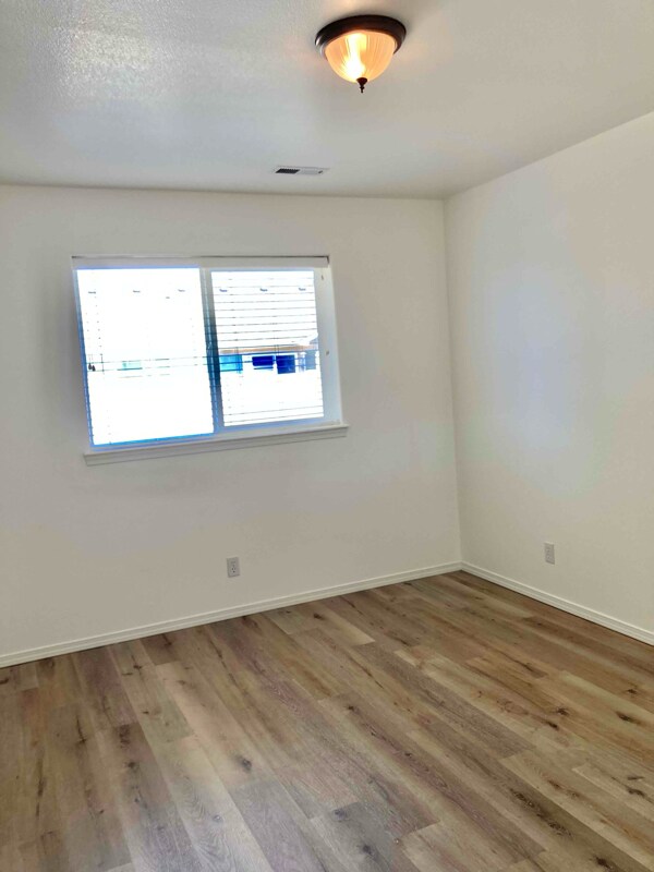 Building Photo - 2917 W Versailles Dr