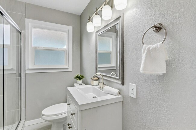 Building Photo - 1704 Nogales St