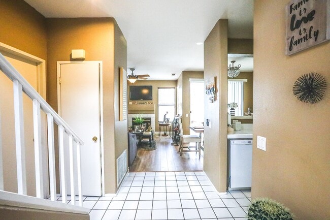 Building Photo - 401 Sanibelle Cir