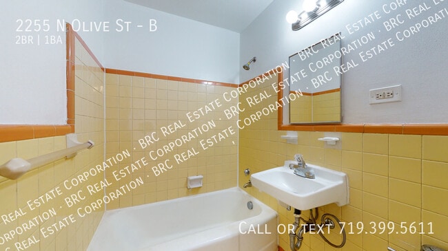 Building Photo - 2255 Olive St
