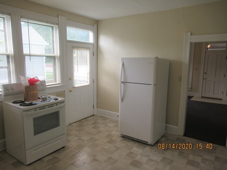 Building Photo - 320 E Cottage Grove Ave