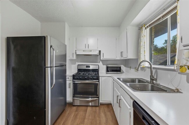 Building Photo - 1706 Elmhurst Dr