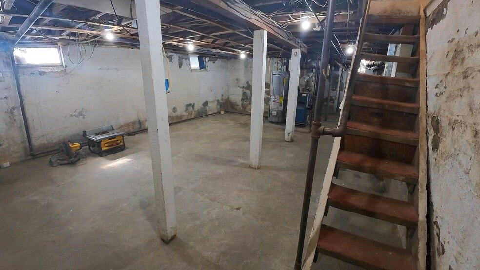 Basement - 637 E Grant St