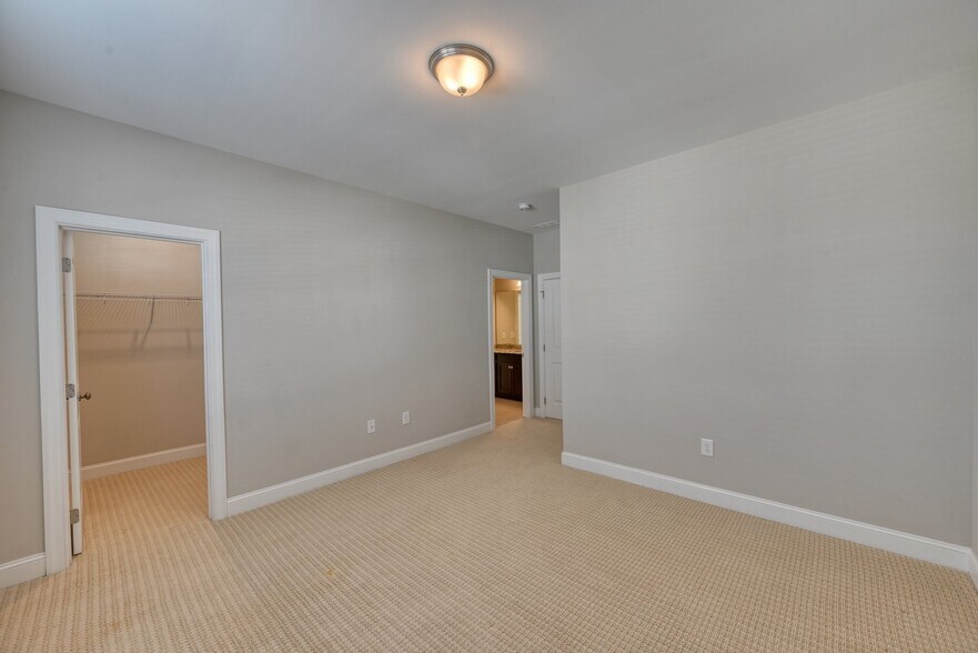 Building Photo - 335 Acorn Hollow Pl