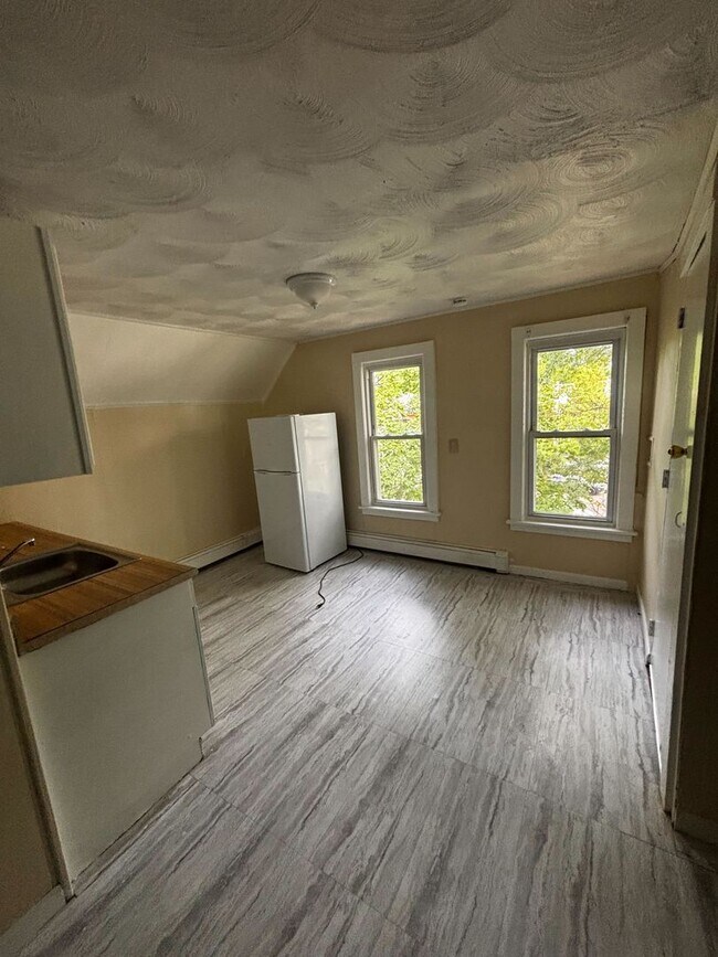 Building Photo - 37 Hotchkiss St