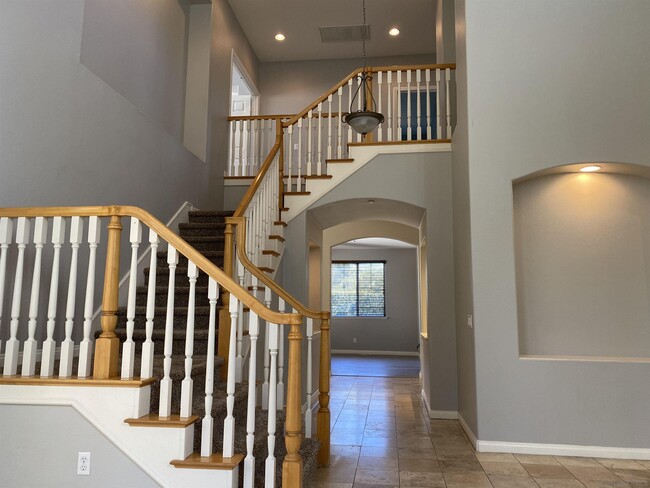 Building Photo - 513 Park Ln