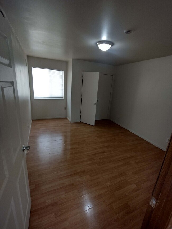 Building Photo - 611 Palisades Dr