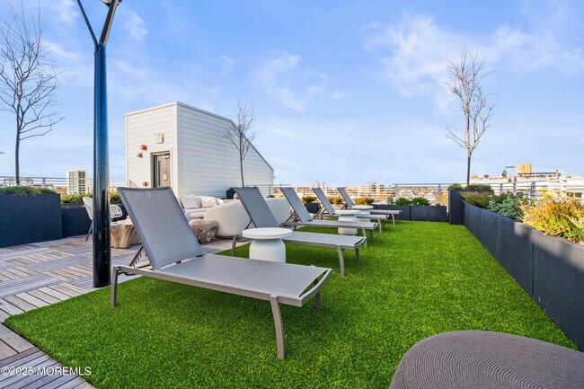 Building Photo - 218 3rd Ave