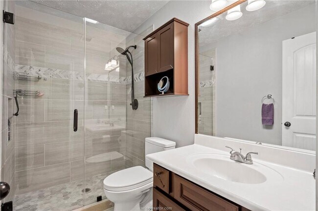 Building Photo - 912 Emerald Dove Ave