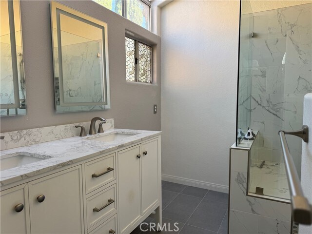 Building Photo - 13 Channel Island St