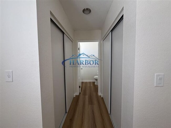 Building Photo - 961 W 1st St