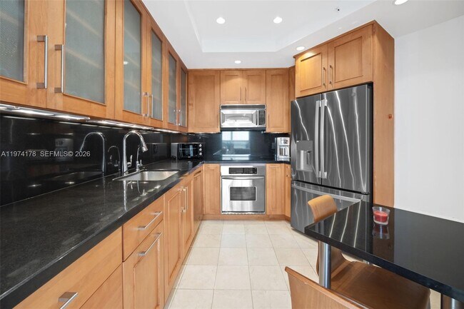 Building Photo - 4925 Collins Ave