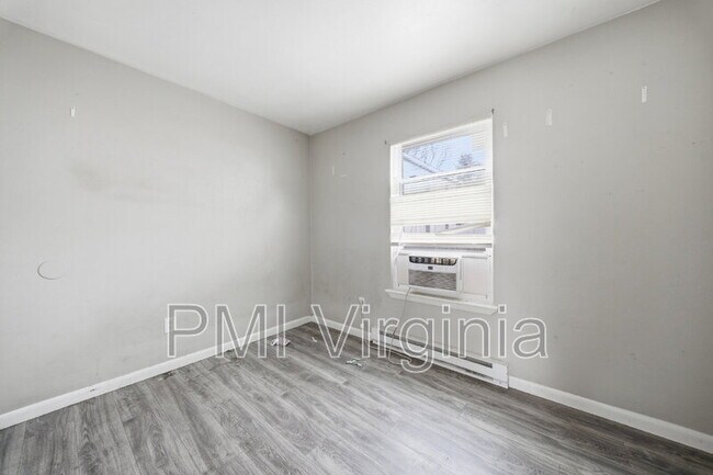 Building Photo - 2916 Pleasant Ave