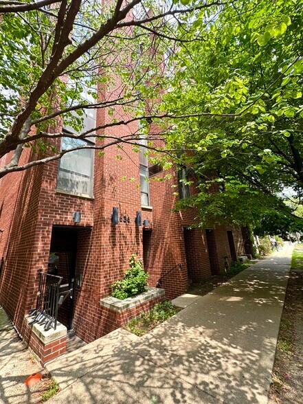 Building Photo - 636 W Webster Ave