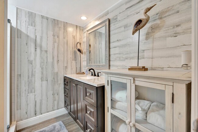 Building Photo - 1209 12th Ct