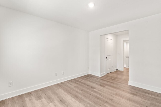 Building Photo - Bright & Modern New Construction Townhome