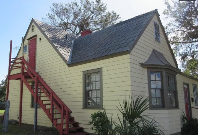 Building Photo - 320 N Peninsula Dr