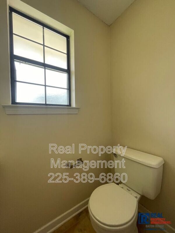 Building Photo - 1228 Beckenham Dr