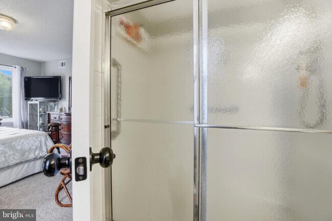 Building Photo - 15300 Beaverbrook Ct