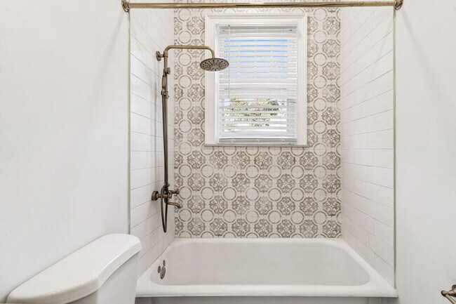 Building Photo - 2738 Riverside Ave