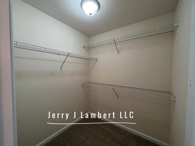 Building Photo - 106 Abram Way