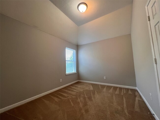 Building Photo - 6102 City Shores Ln