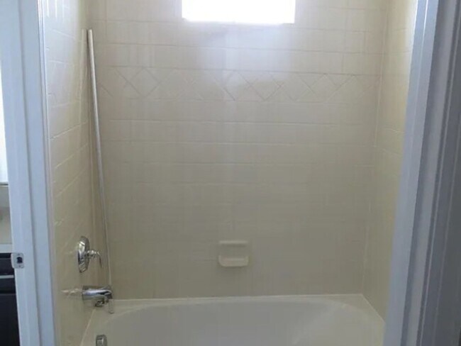 Building Photo - Large 5-Bed, 4-Bath Home in Kechter Farm Neighborhood - New Photos Coming Soon!