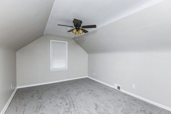 Building Photo - 622 Nordeen Dr