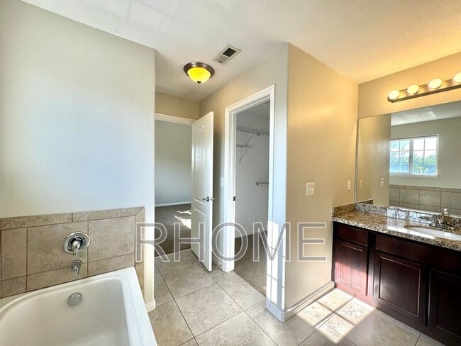Building Photo - 13567 Florenza Way