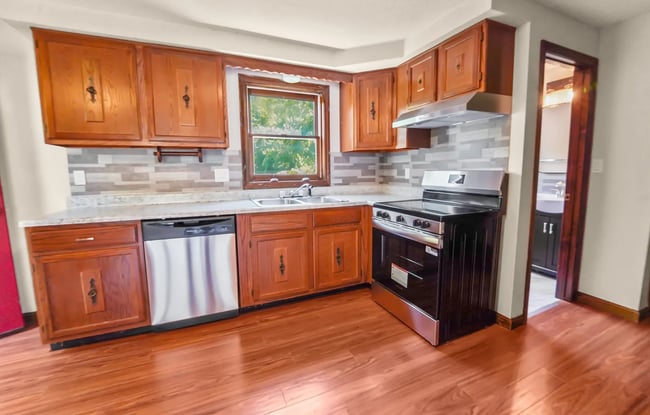 Building Photo - 15 Sunnyside Ln