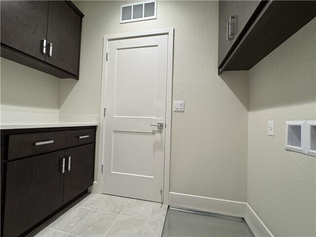 Building Photo - 140 Labrusca Dr