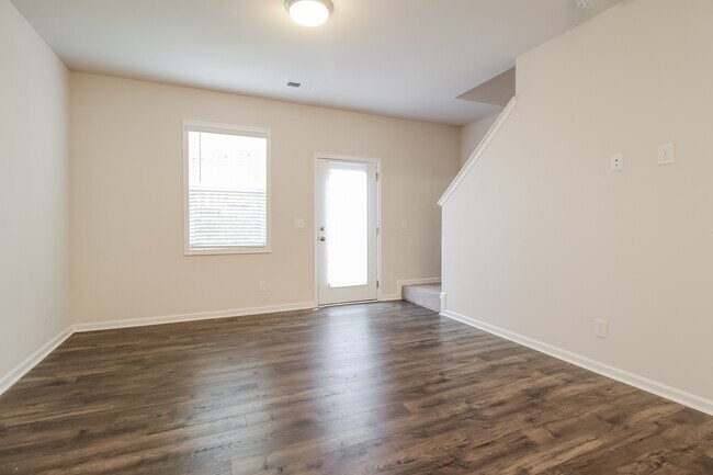 Building Photo - 5 Oak Rose Dr