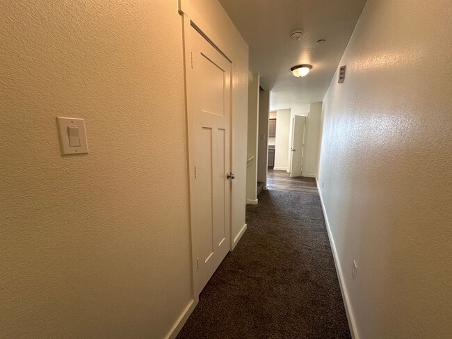 Building Photo - For Lease | 3 Bed, 2.5 Bath |1,688 Sq Ft |...