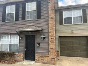 Building Photo - 1013 SE 5th St