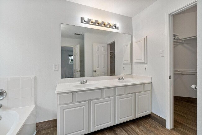 Building Photo - 10638 Desert Springs Cir
