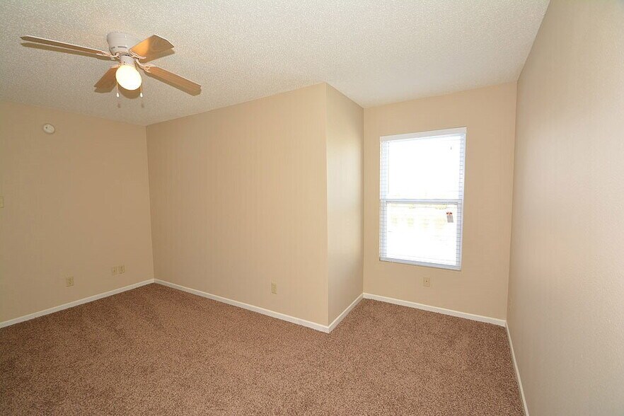 Building Photo - 911 Bentgrass Dr
