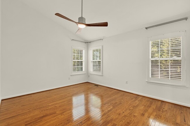Building Photo - 1249 Quaker Hill Dr