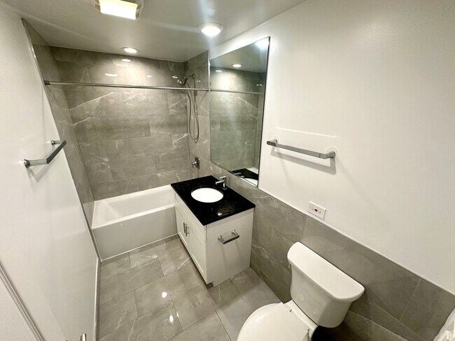 Building Photo - 1740-1754 W North Shore Ave