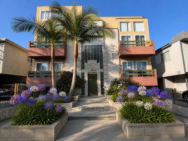 Building Photo - can372