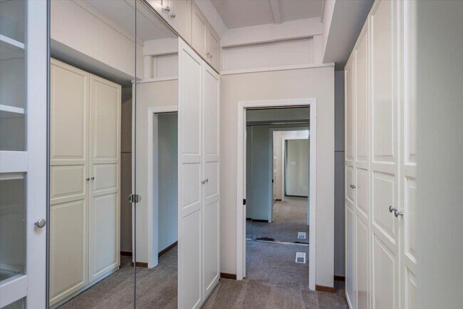 Building Photo - 13434 Old Oak Way