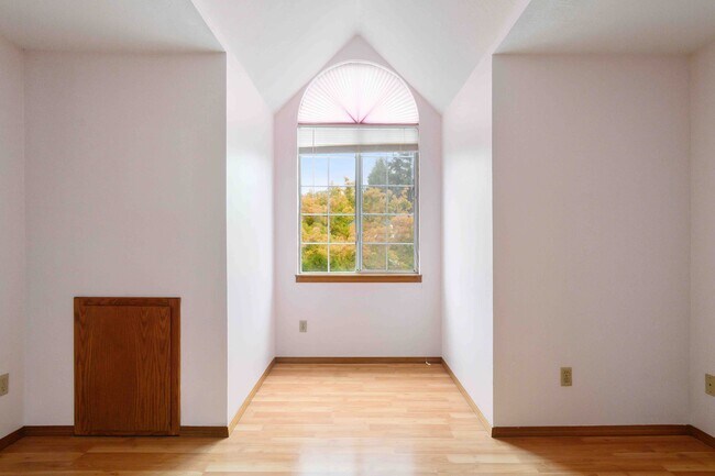 Building Photo - 12323 SW Millview Ct