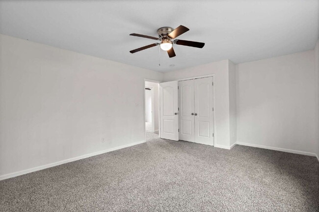 Building Photo - Spacious 4-Bedroom Gem with 2.5 Baths in t...