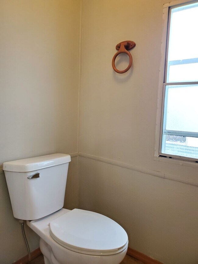 Building Photo - 200 cedar cove lane