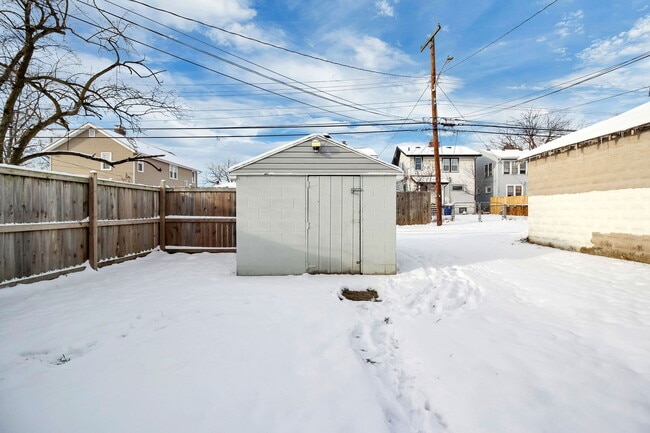 Building Photo - 587 S Ogden Ave