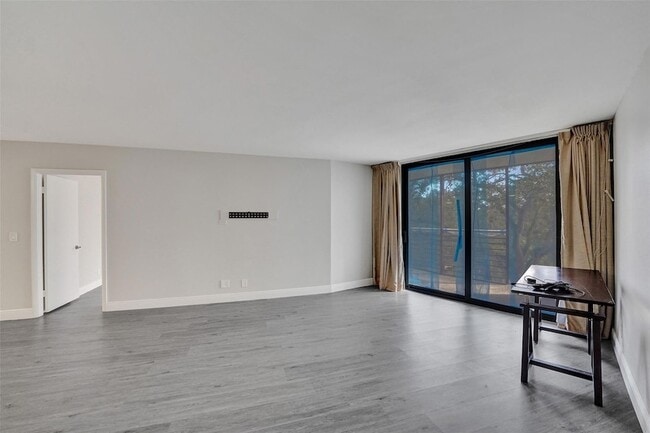 Building Photo - 3800 N Hills Dr